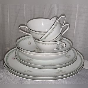Noritake China 10 Piece Dinnerware in the Jardine #6208 Pattern made in Japan